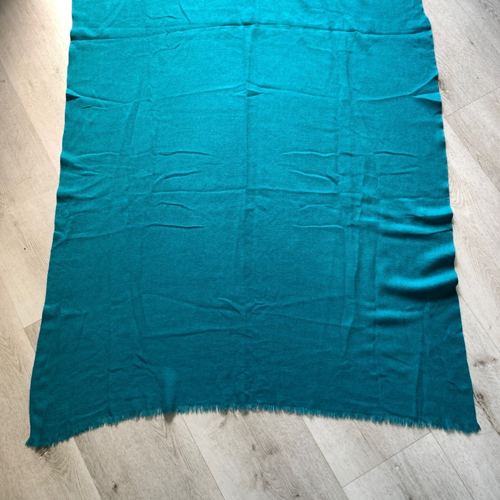 Oscar de la Renta Oscar Teal Acrylic Knit Fringe Wrap Scarf Shawl 78x38 RN 62720